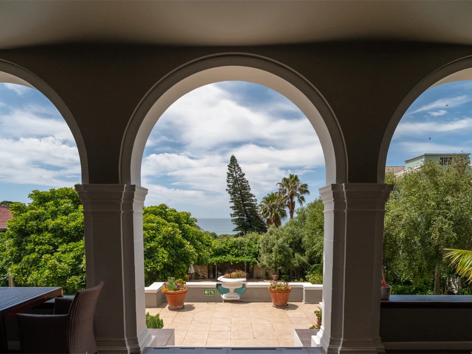 Terrace with a roofed and open-air part, overlooking the garden and ocean. 