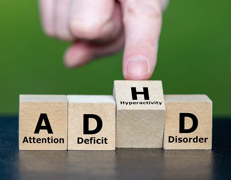 ADHD blokken met ‘Attention Deficit Hyperactivity Disorder’, vinger wijst naar H.