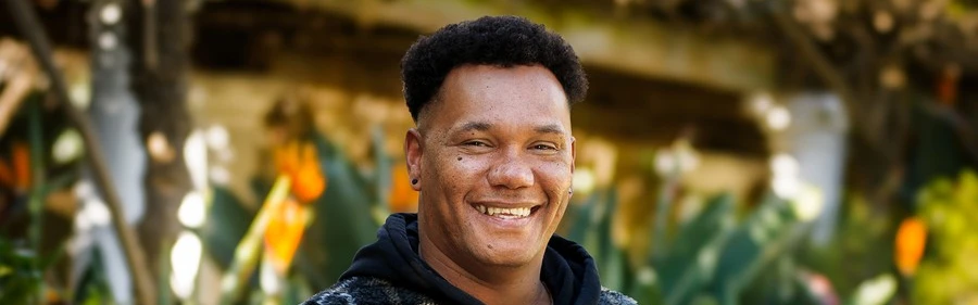 Portret van Konrad Weitz, herstelassistent bij afkickkliniek Zuid-Afrika.
