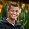 Portret van Riyaad Moosa, manager herstelassistenten bij afkickkliniek Zuid-Afrika.